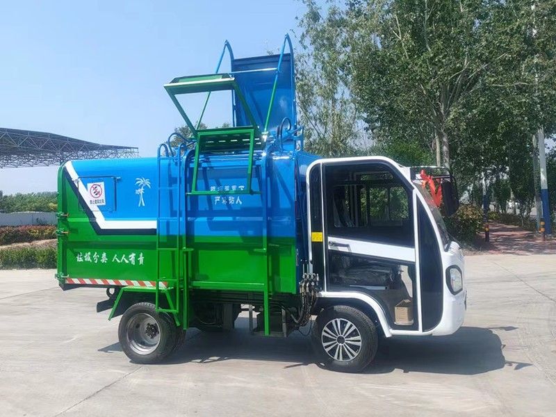 四轮垃圾车